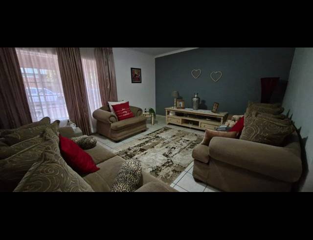 2 BEDROOM TOWNHOUSE FOR SALE IN SUNAIR PARK